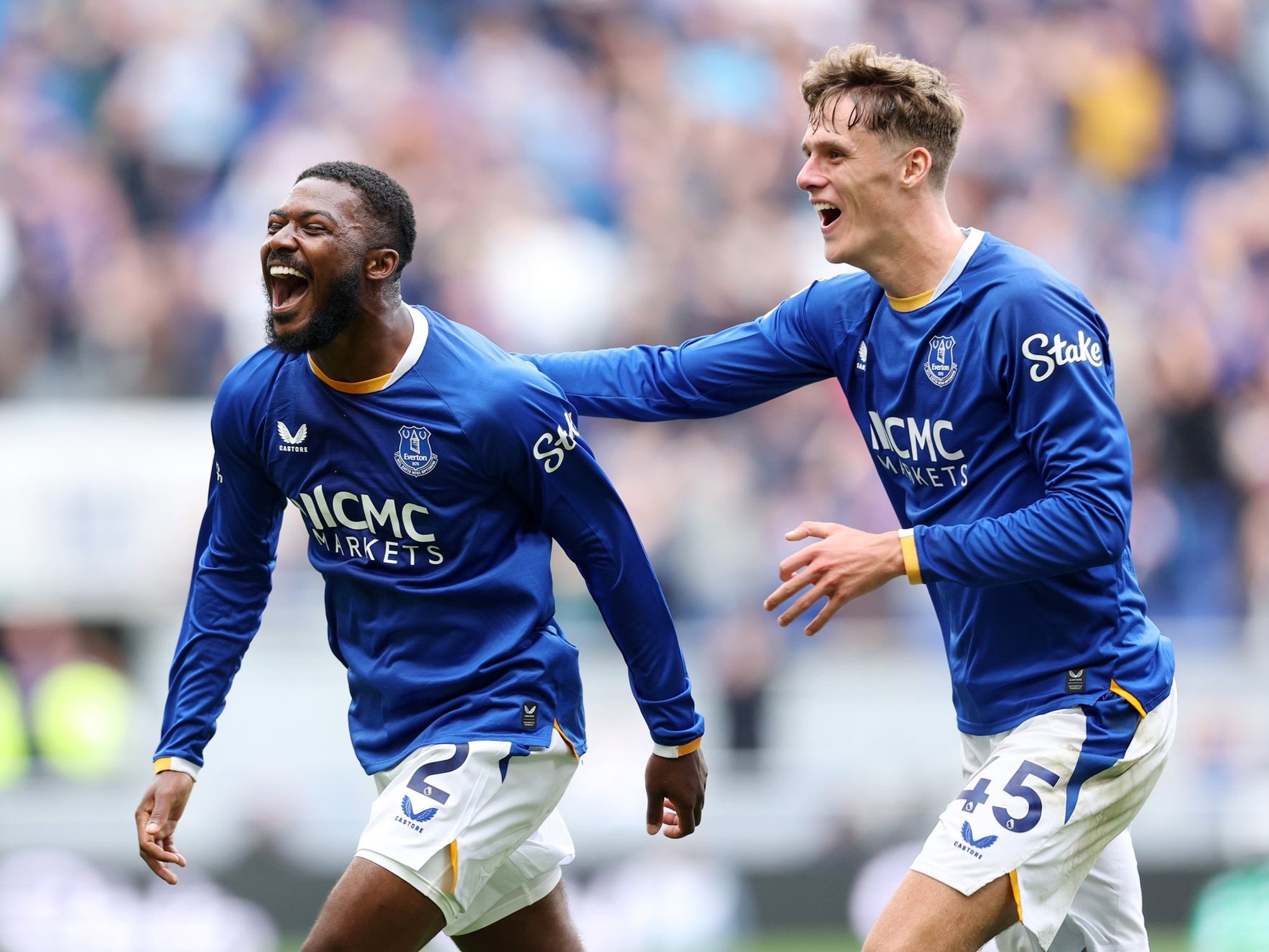 Ainsley Maitland-Niles denied Manchester United victory with a stunning equaliser in the 96th minute as Everton snatched a dramatic 2-2 draw at the Hill Dickinson Stadium