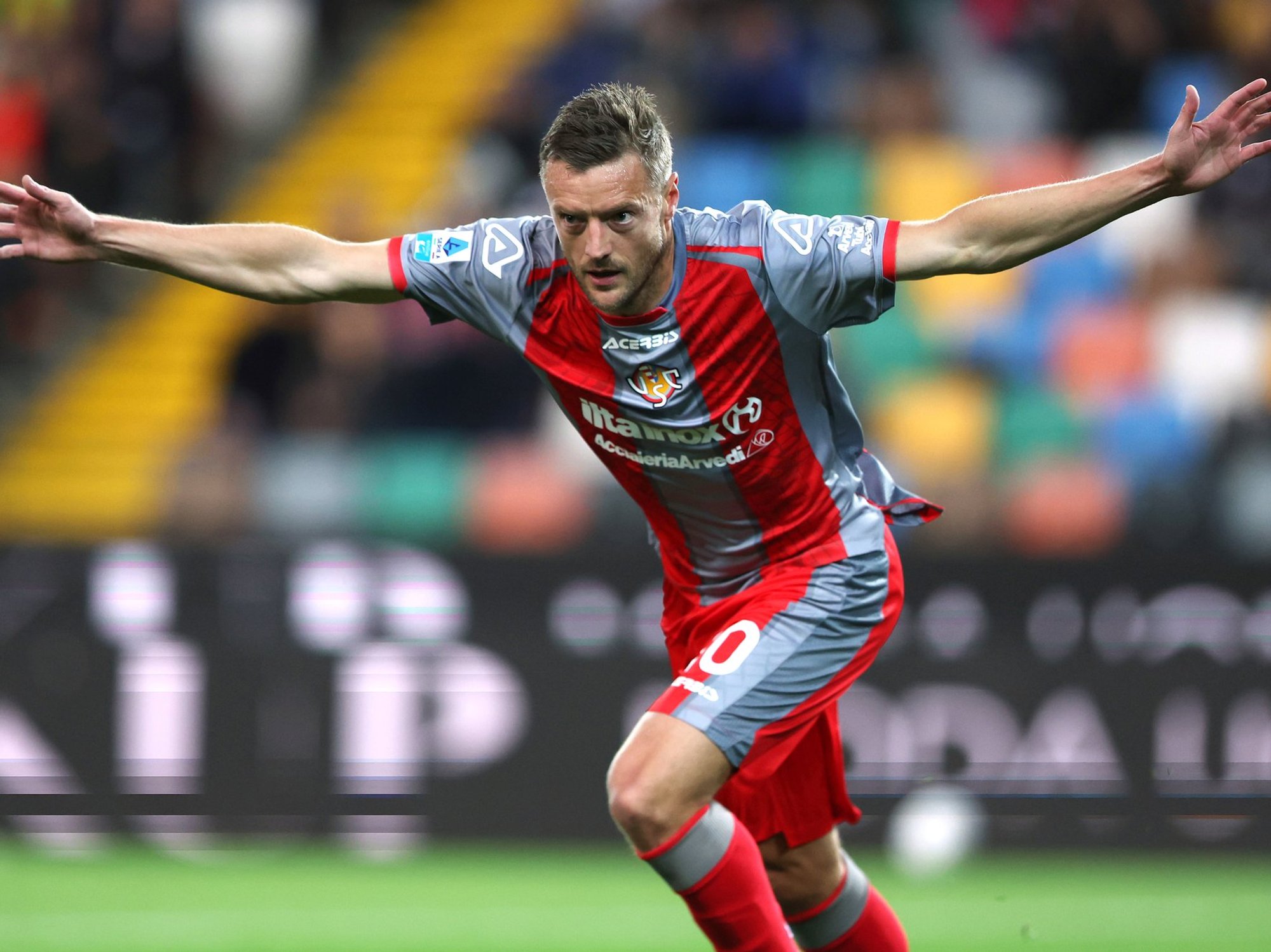 An EFL club have publicly confirmed their interest in signing Jamie Vardy as the veteran striker considers his next move
