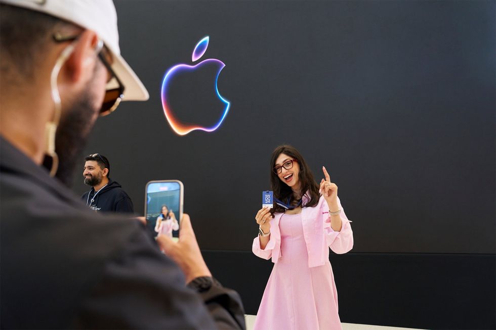 apple wwdc attendee takes picture with their badge