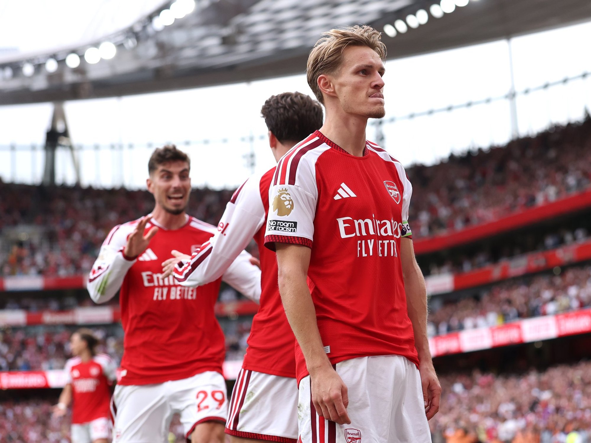 Arsenal rallied from 1-0 down to beat Chelsea 2-1 at the Emirates Stadium in a dramatic London derby on Sunday