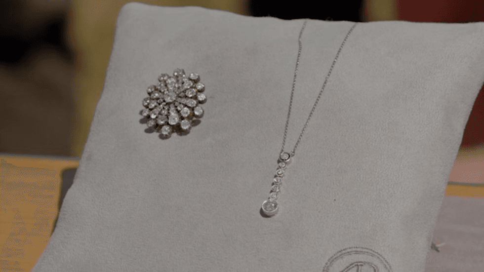BBC Antiques Roadshow: The brooch and pendant