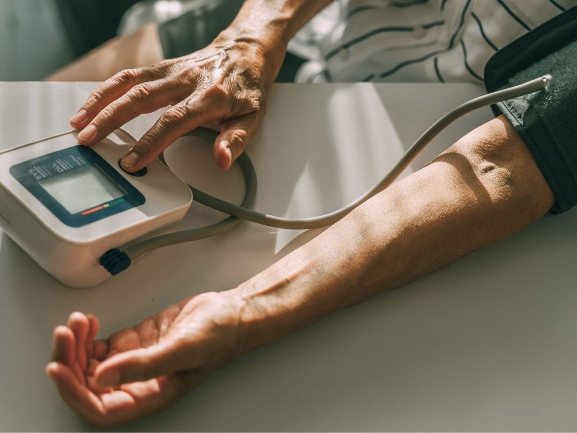 BLOOD PRESSURE MONITOR