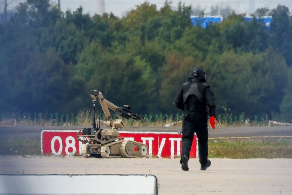 Bomb-disposal robot