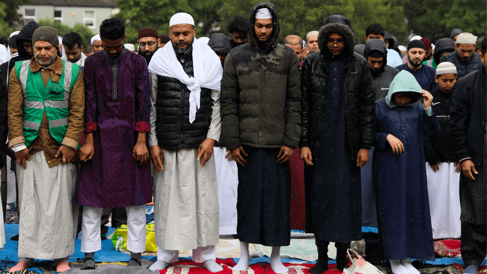 British Muslims praying