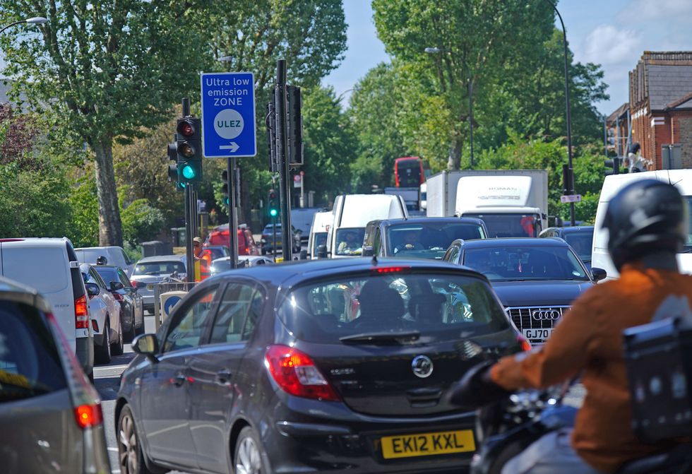 Cars and a Ulez sign