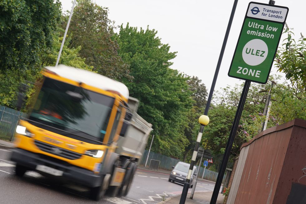 Cars driving past a Ulez sign