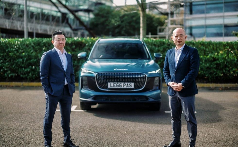 CEO Gary Lan and MD Ray Wang with the Lepas L8