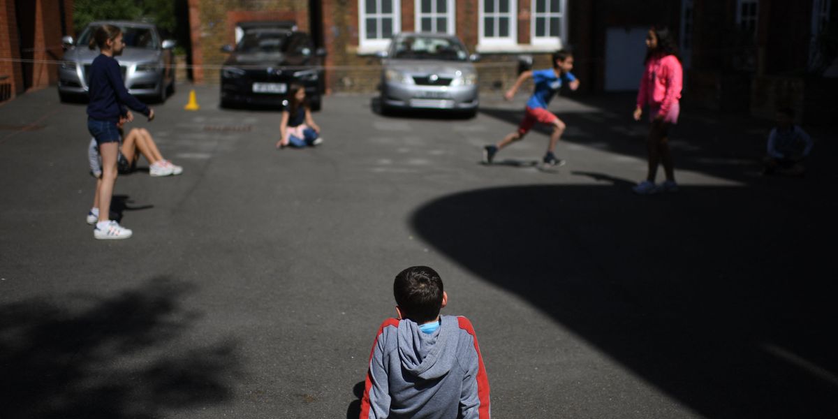 Parents refusing to let children play on street until age of 11... but for less than an hour