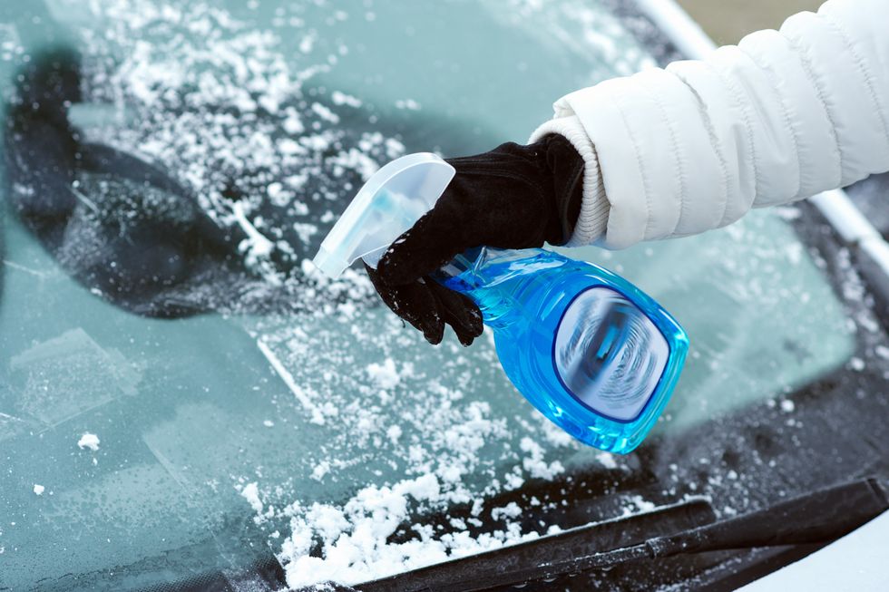 Clearing windscreen frost