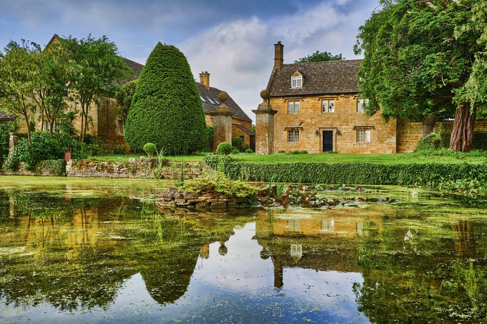 Cotswolds lake and house