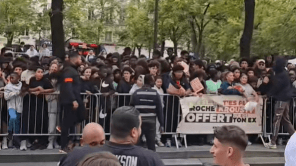 Crowds outside the restaurant