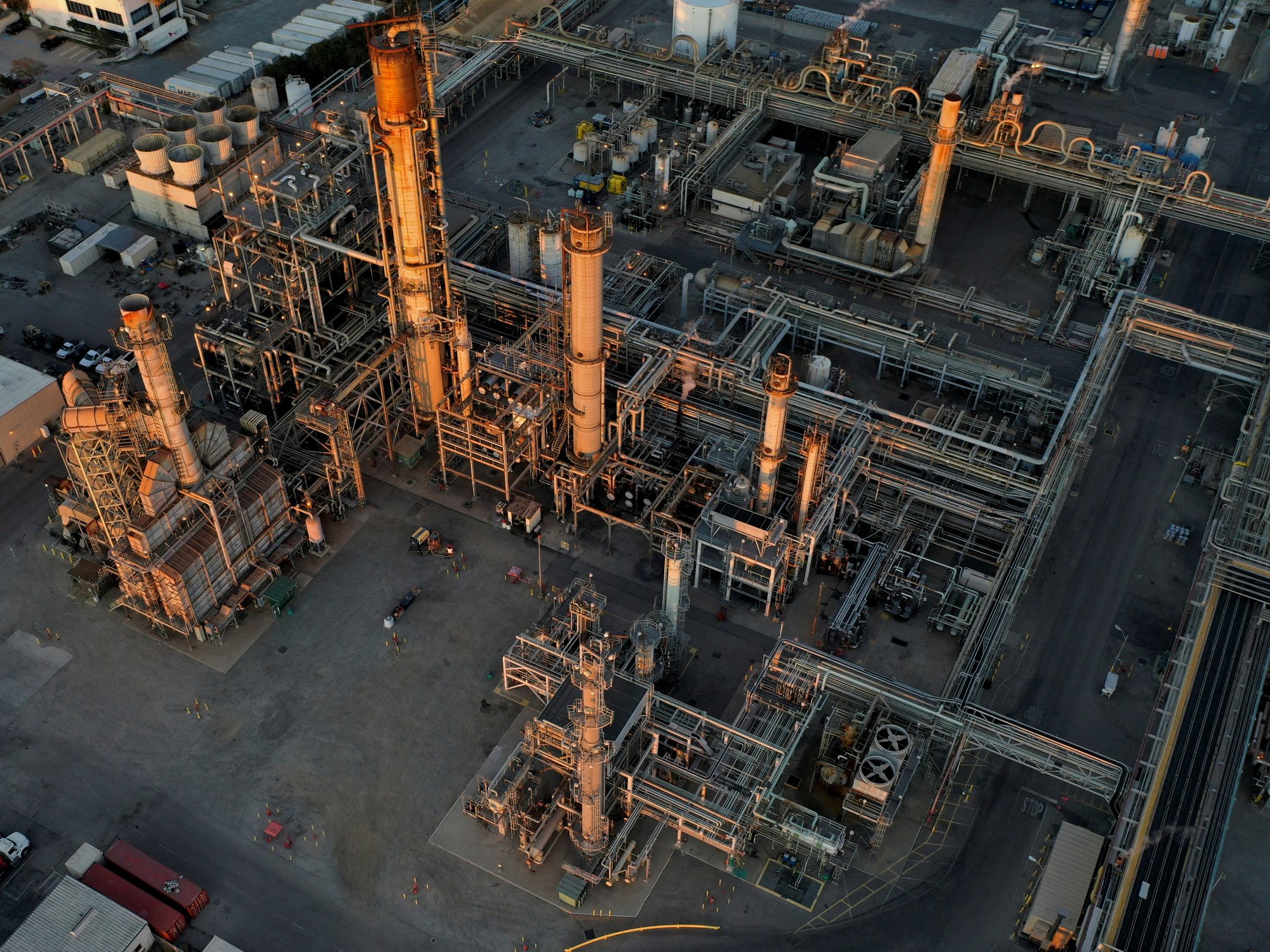 Crude oil refinery