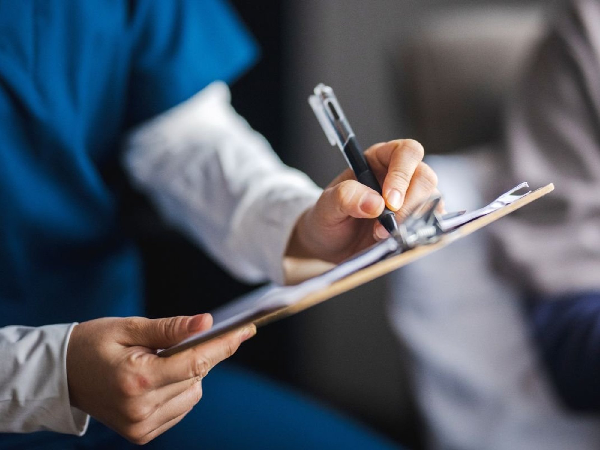 DOCTOR HOLDING CLIPBOARD