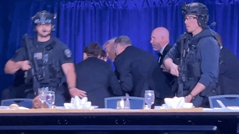 Donald Trump and Secret Service agents
