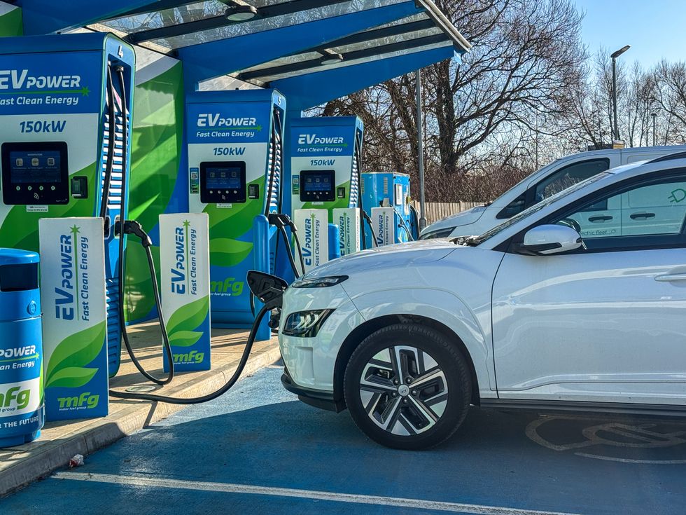 Electric vehicle charging station