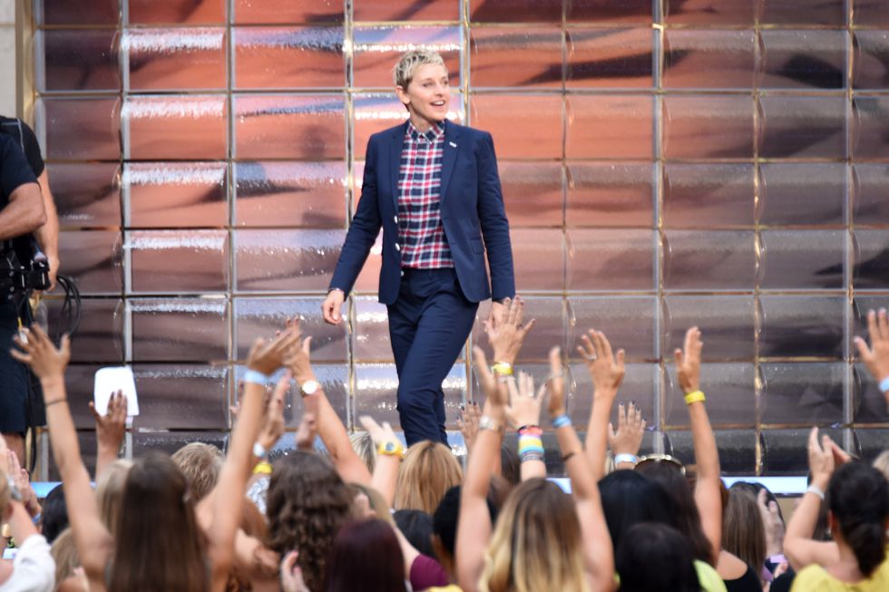 Ellen walking out to crowds