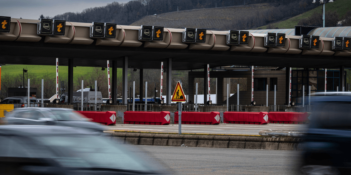 Family who 'lifted toll booth barriers' to dodge fares for months are FINALLY caught
