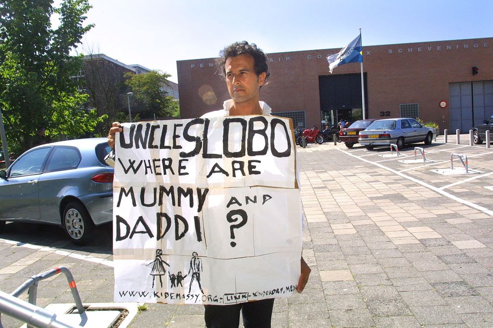 Franco Malosso protests outside the prison where former Yugoslav President Slobodan Milosevic is being detained in The Hague, in 2001