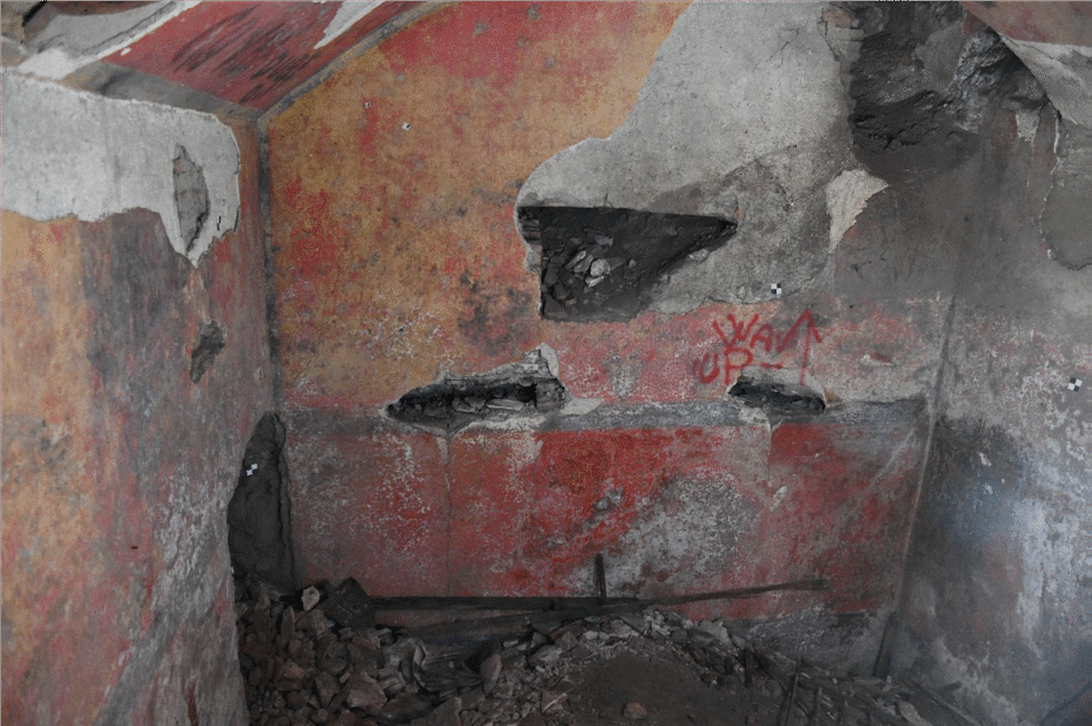 Frescoed plaster in the Roman domus