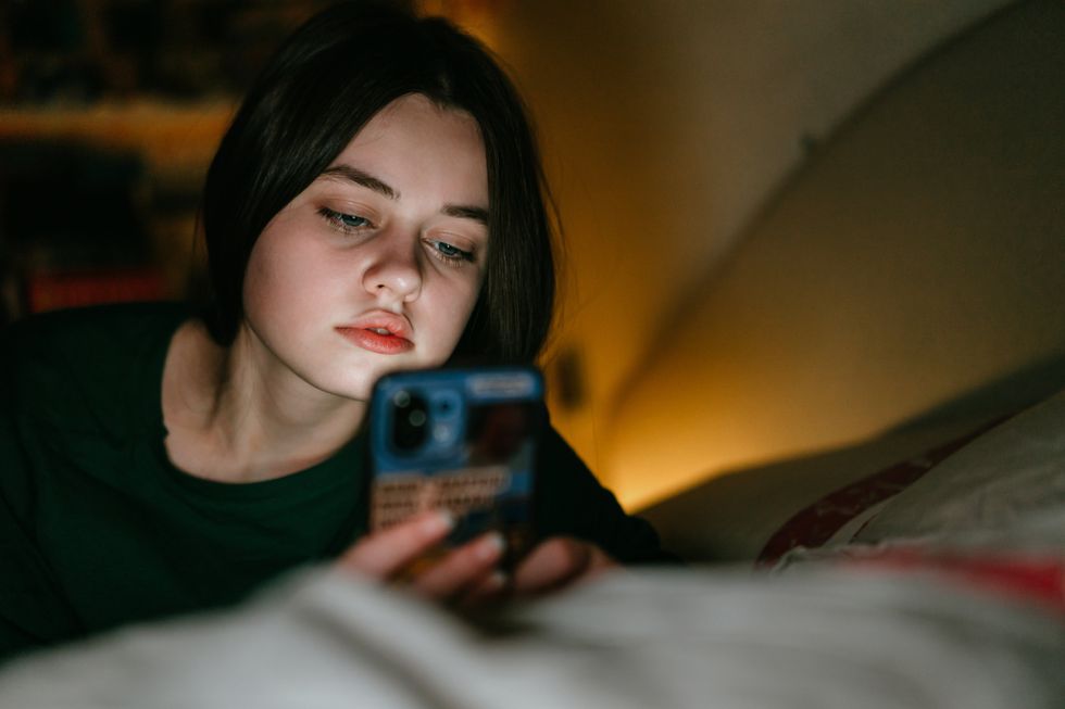 GIRL ON PHONE