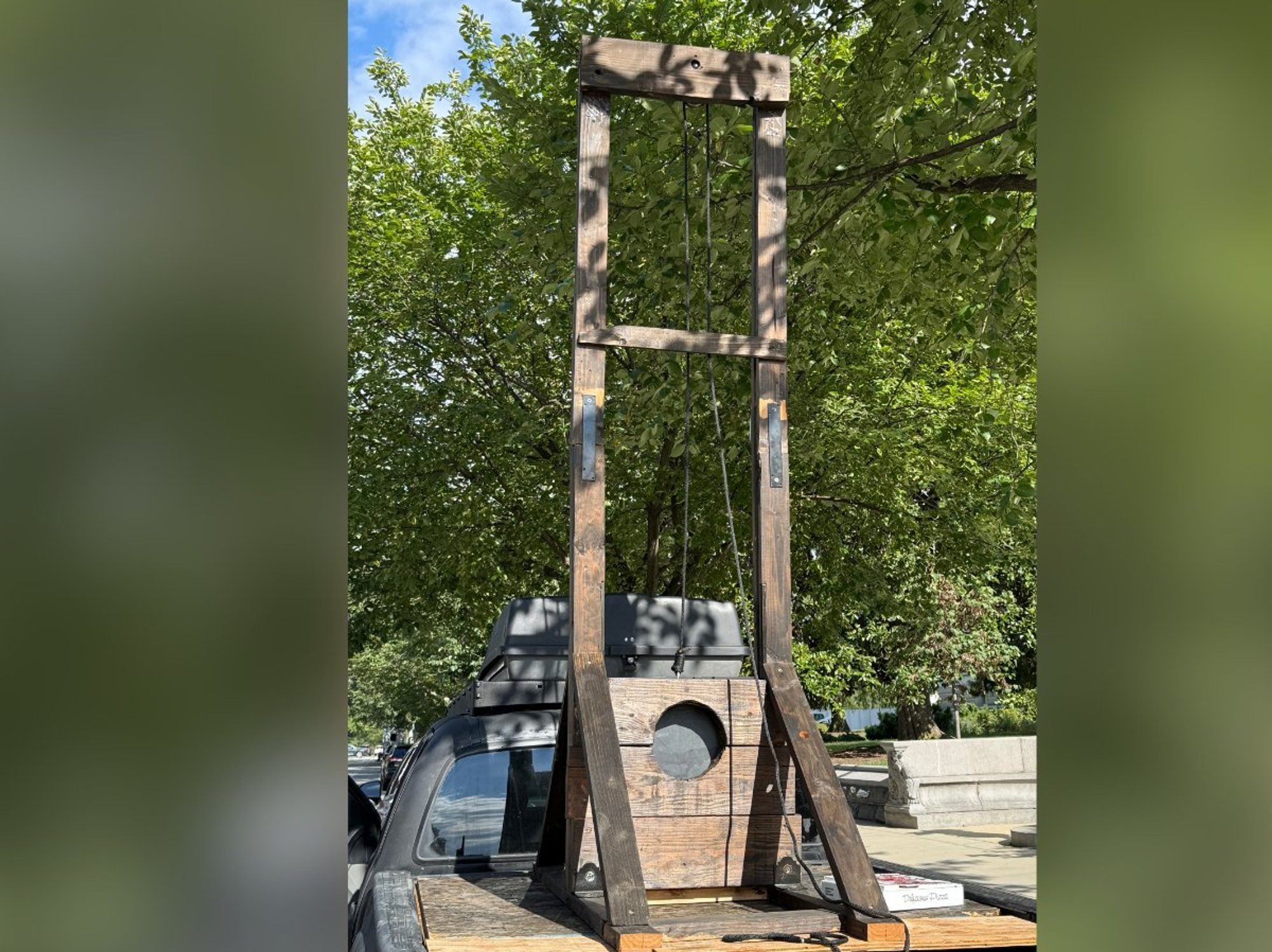 Guillotine