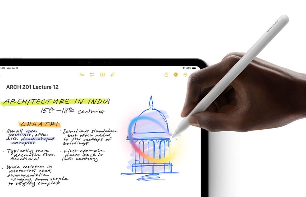hand with apple pencil drawing a circle around a drawing on the iPad Notes app