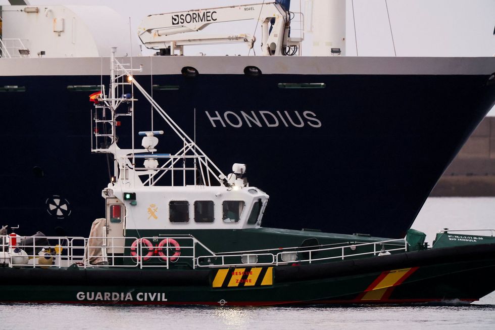 Hantavirus-stricken ship off shore of Tenerife