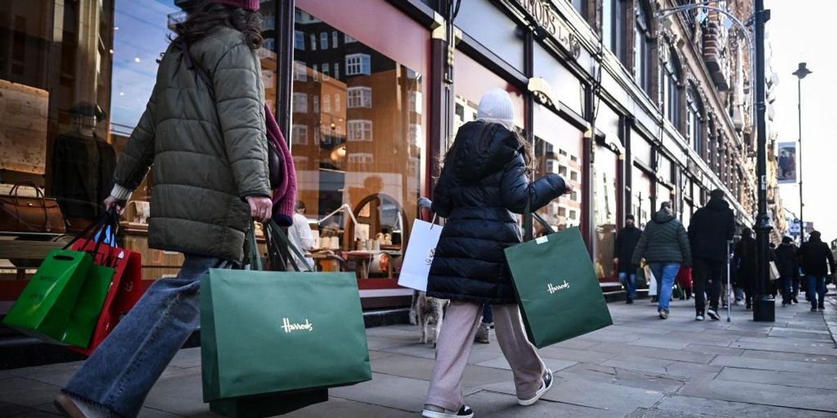Serial thief who stole over £20k worth of designer bags from Harrods avoids jail