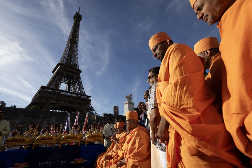 Hindu worshippers at Eiffel Tower