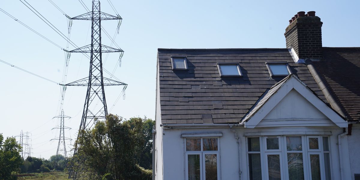 Labour accused of 'bribing Britons' as thousands of homes near pylons to get money off energy bills