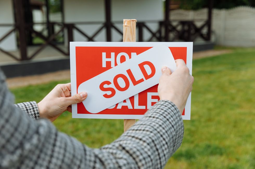 House sold sign 
