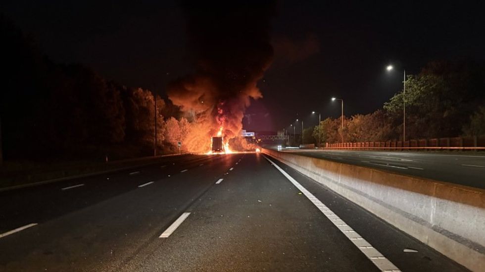 Huge lorry fire on the M25