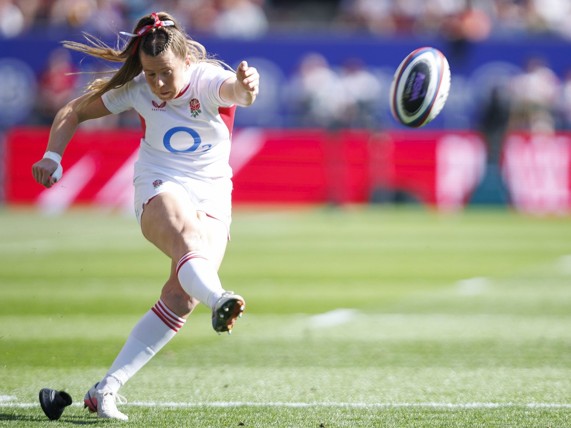 England star calls smaller balls for women's rugby 'worst decision ever'