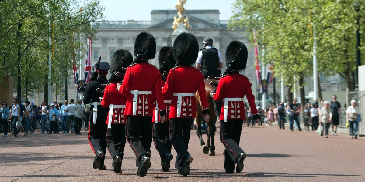 King suspends Changing of the Guard ceremonies at Buckingham Palace and Windsor Castle due to heatwave