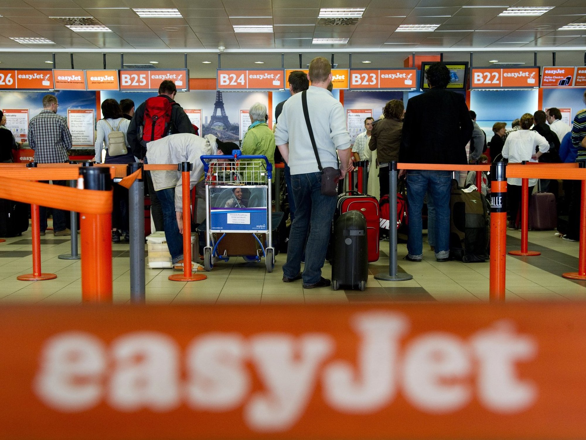EasyJet 'leaves veteran with terminal cancer to sleep on airport floor' after cancelling his flight