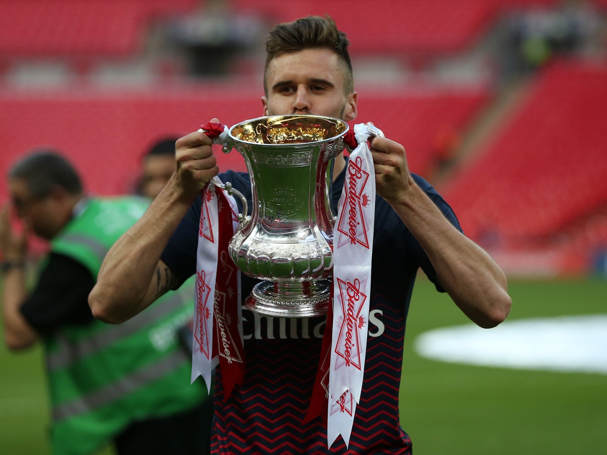 Former England and Arsenal star announces retirement and reveals career-long confidence battle