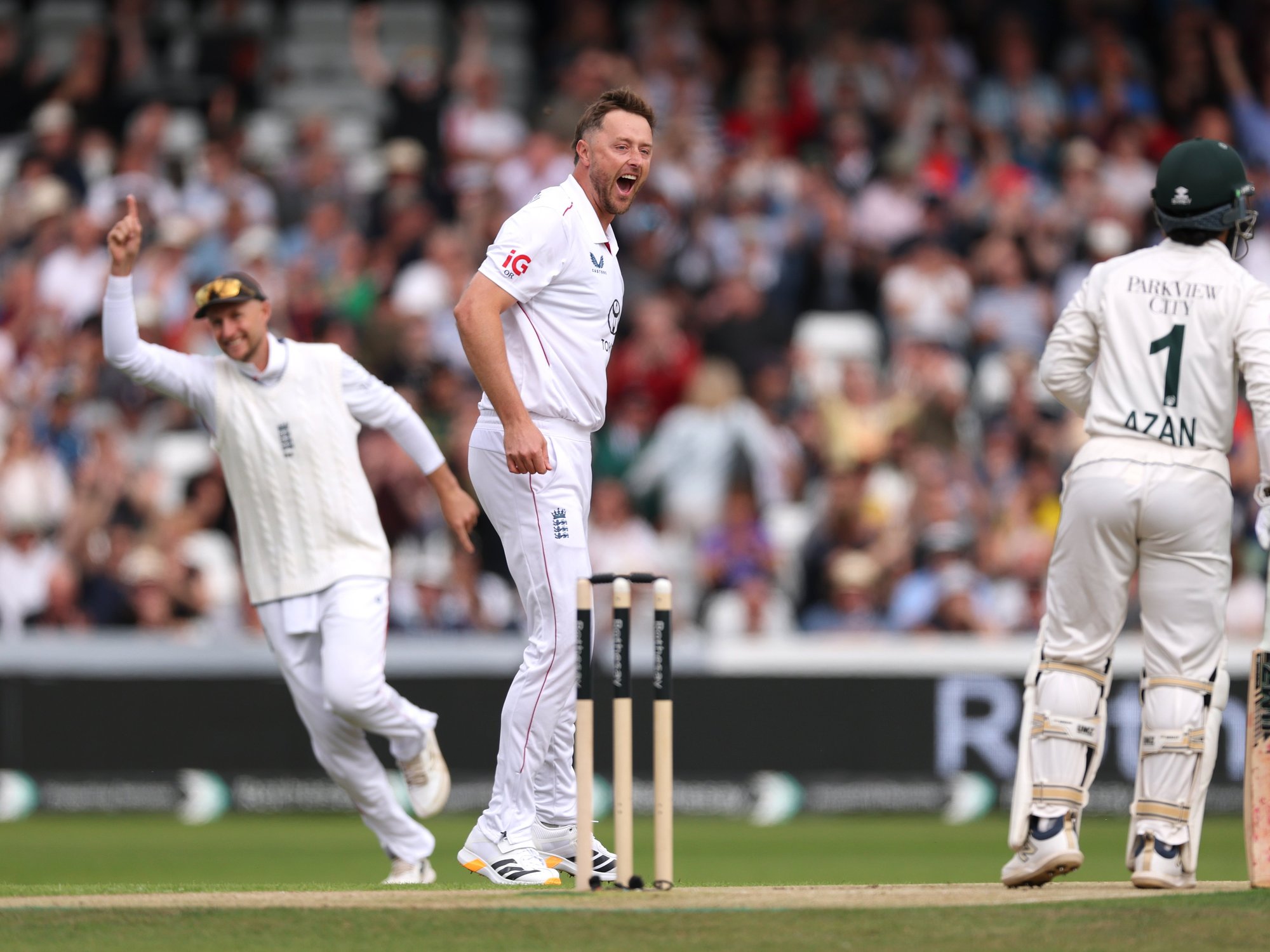 Joe Root's England captaincy off to roaring start thanks to Josh Tongue and Ollie Robinson