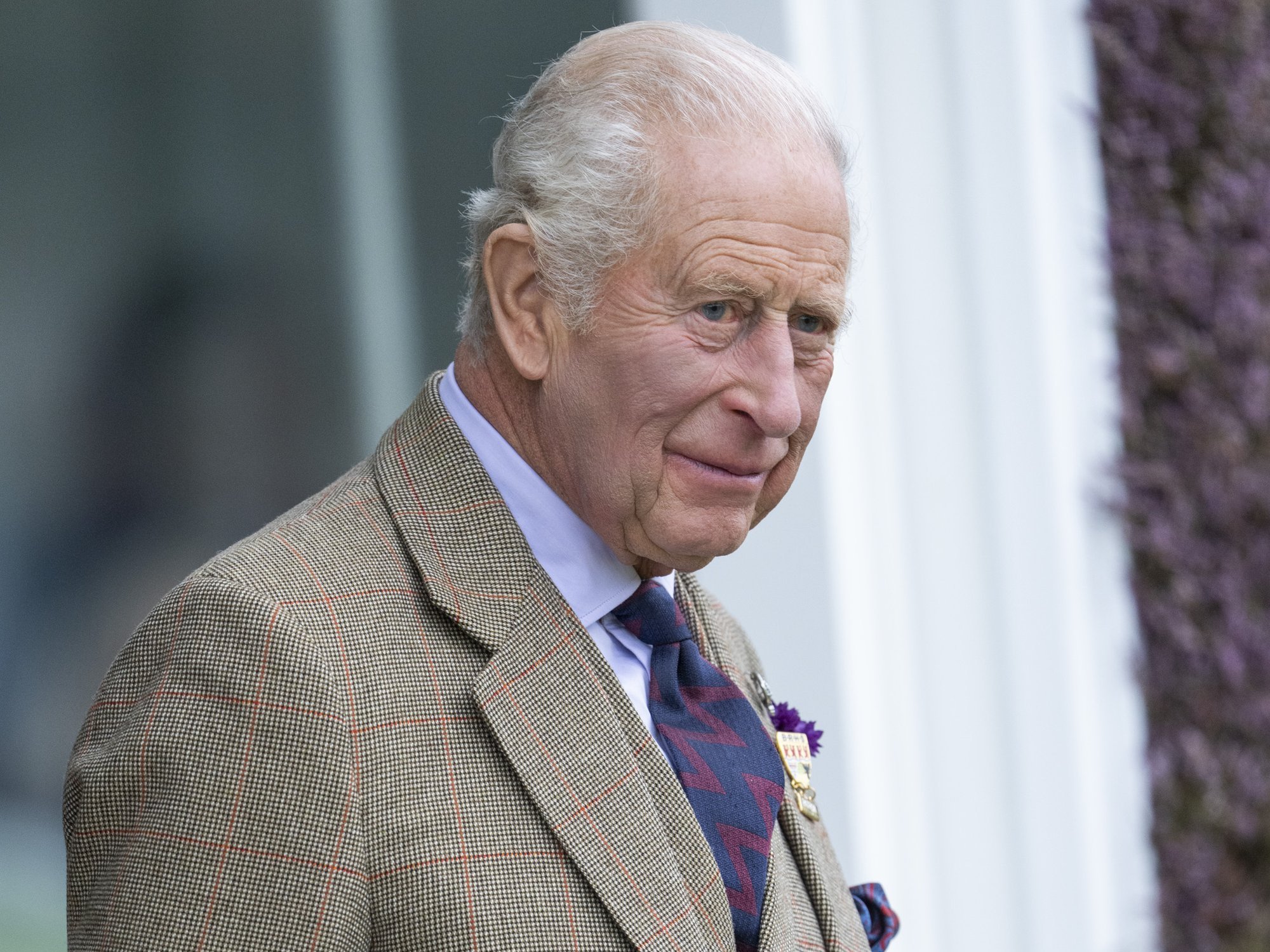 Earl Spencer has taken a knife to old scars as King Charles is plunged into war of words
