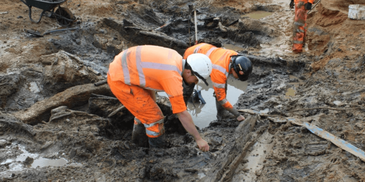 Archaeology breakthrough as ancient discovery gives researchers rare glimpse into Bronze Age Britain