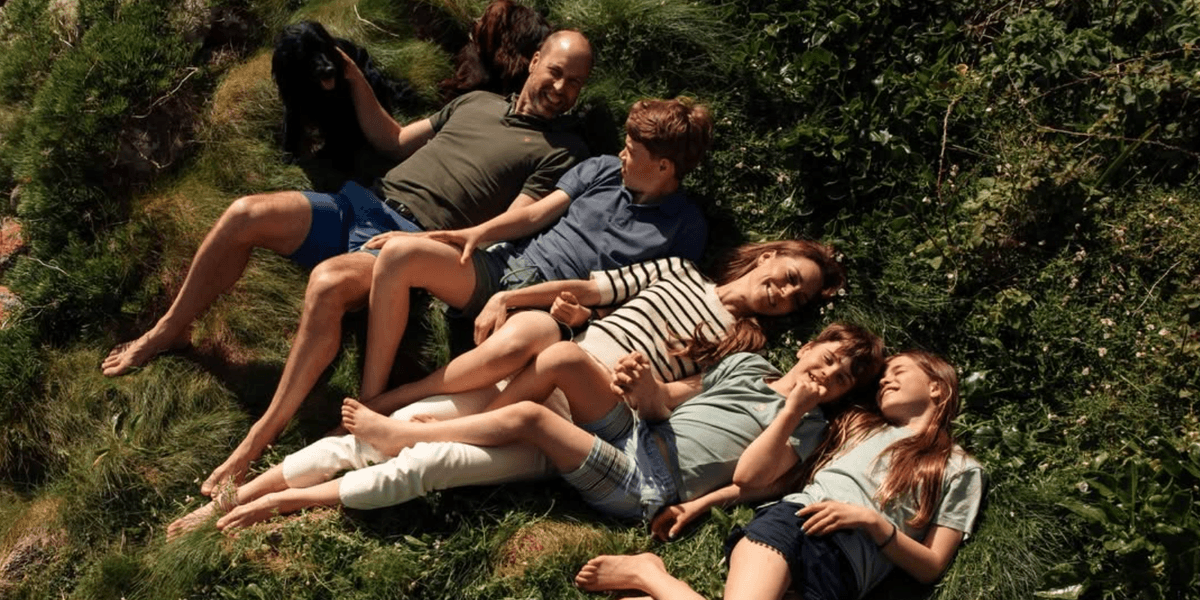Prince William and Catherine mark 15th wedding anniversary with new family photo