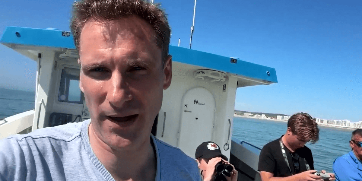 Outrageous moment Chris Philp spots French ‘waving goodbye’ to small boat migrants live on GB News