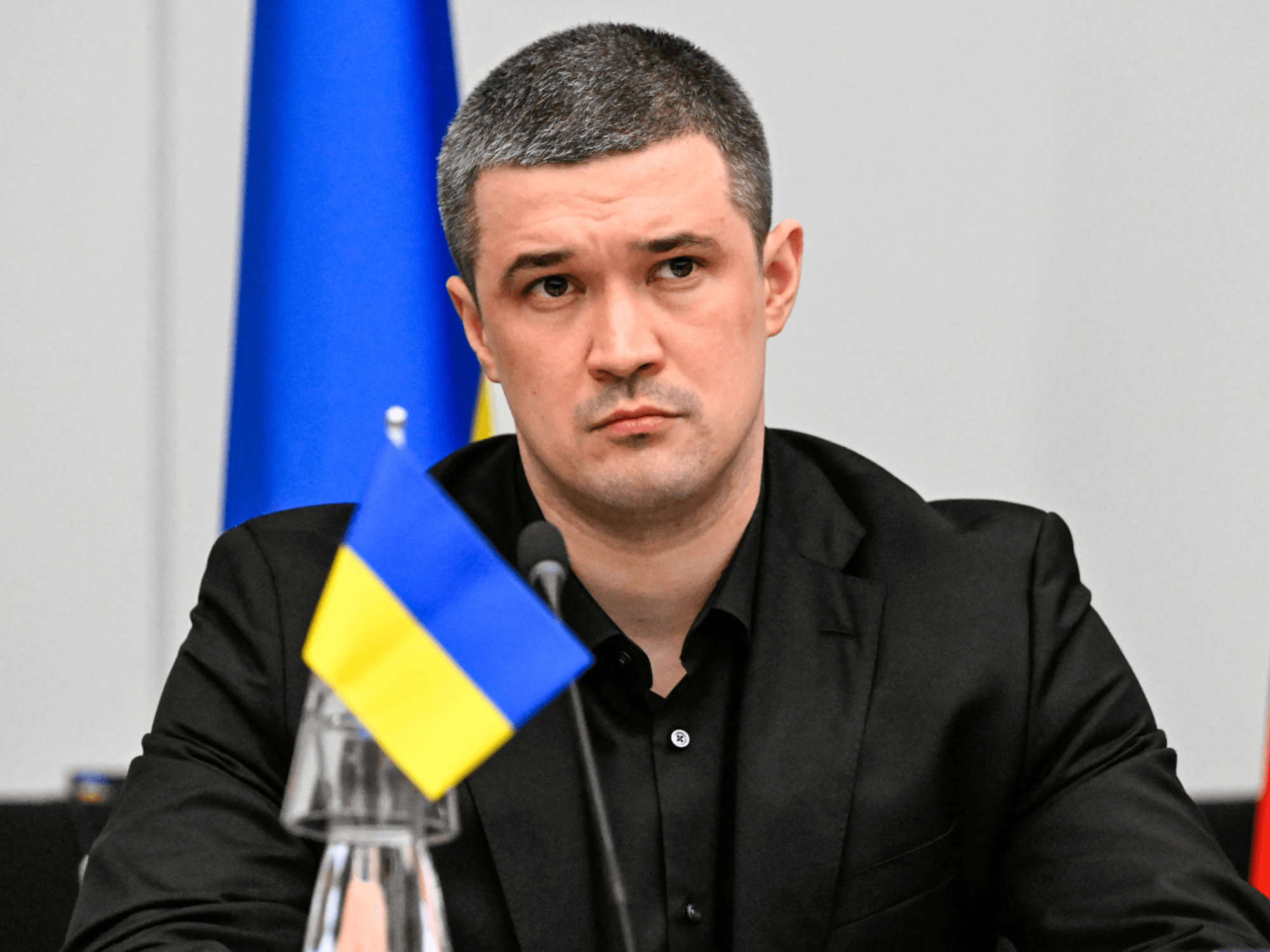 Sacked Ukrainian defence minister calls for fresh elections in challenge to Volodymyr Zelensky