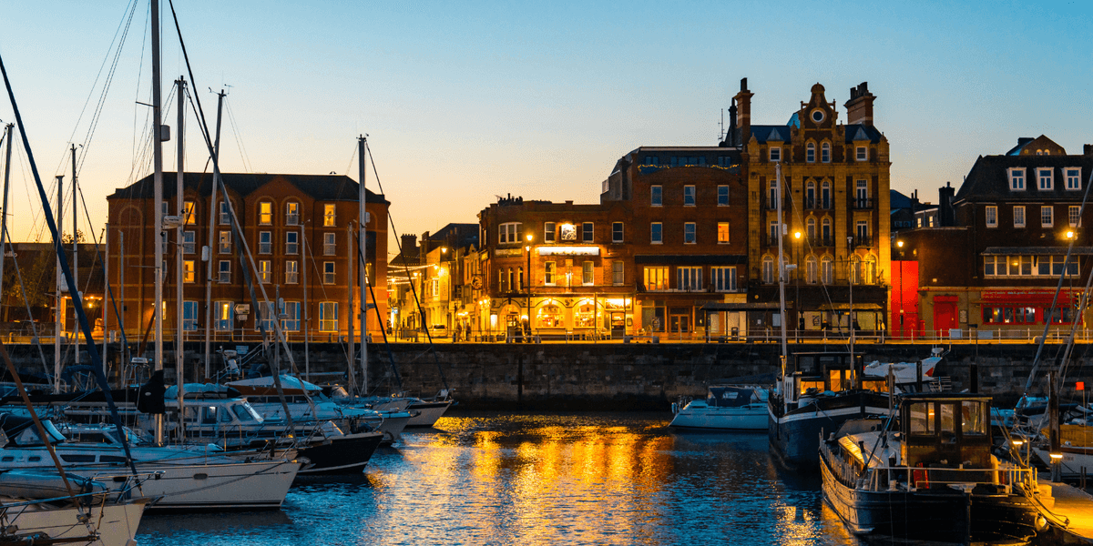 Man, 52, dies in Kent seaside town after double stabbing as murder probe launched