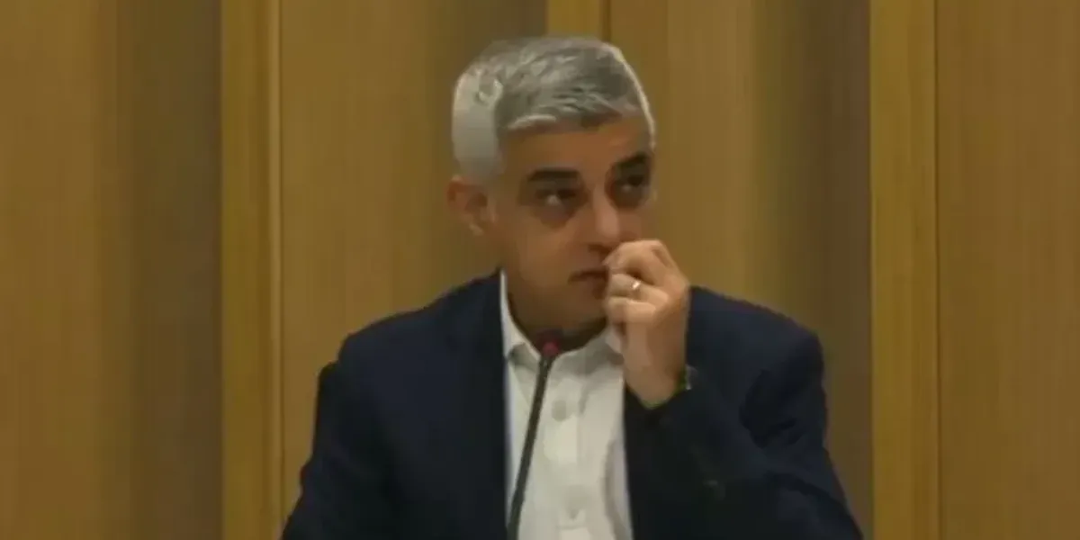 London assembly in chaos: Mayoral questions SUSPENDED after Sadiq Khan heckled and item THROWN from public gallery