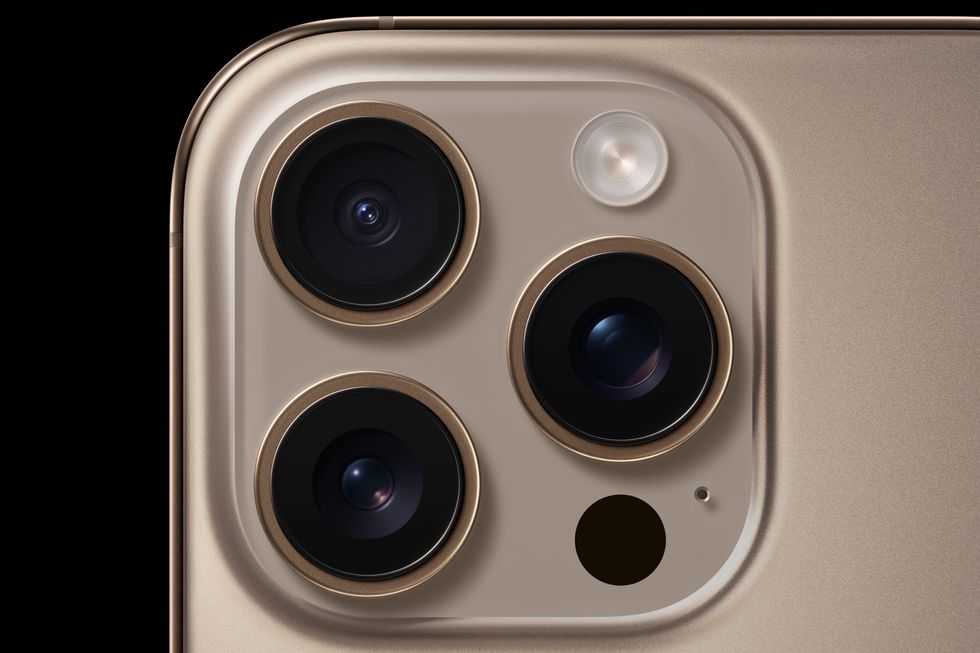 iPhone 16 pro camera layout