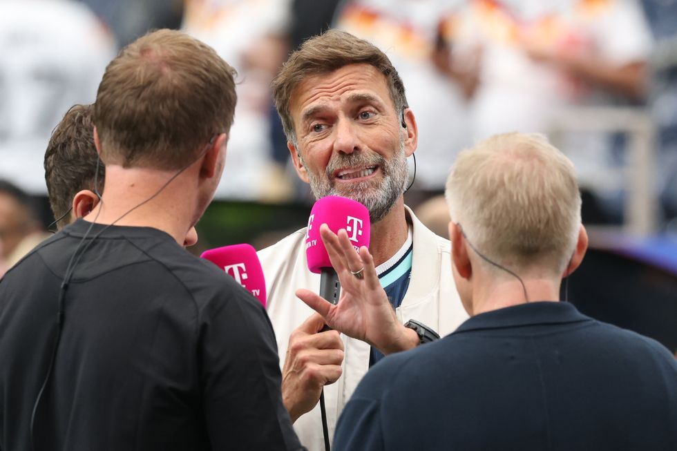 Jurgen Klopp hit out at Rafael van der Vaart's comments on Virgil van Dijk