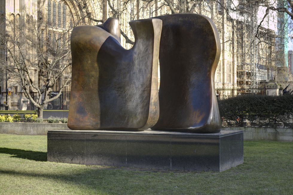 Knife Edge Two Piece 1962\u201365 sculpture