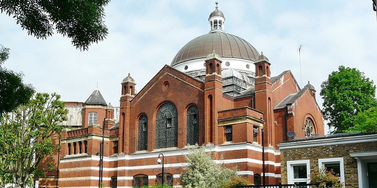 London synagogue 'attacked with fireworks' by hooded youths during Jewish New Year