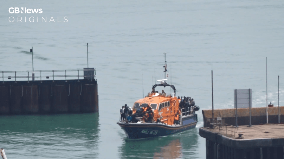 Lifeboat bringing migrants to Britain