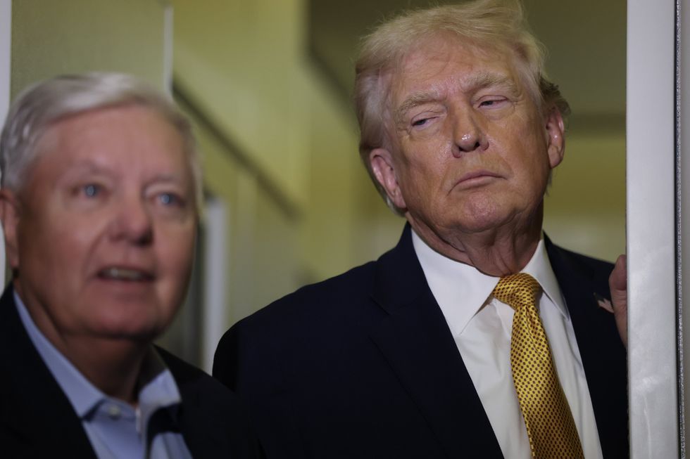 Lindsey Graham (left) and Donald Trump (right)